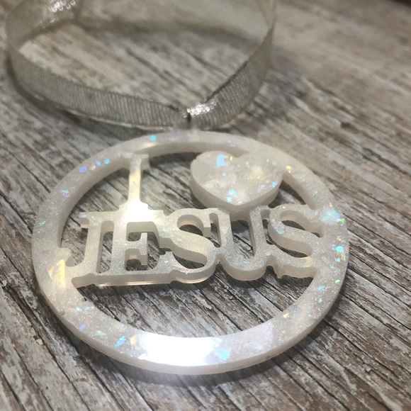 I ❤️ Jesus Ornament - Picture 4 of 10
